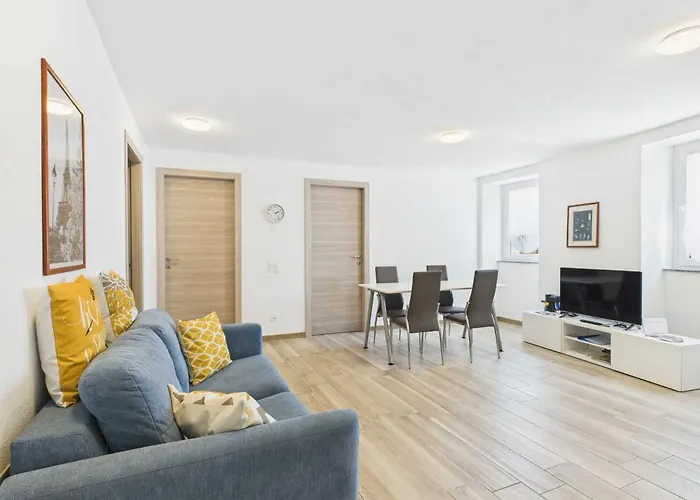 2Curio Court House Charming Lodge In Malcantone photo